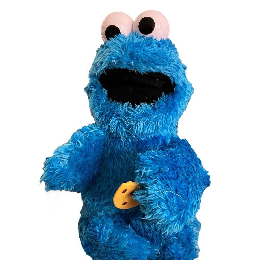 Hasbro Cookie Monster Feed Me Sesame Street Talking Vibrating Works 14"